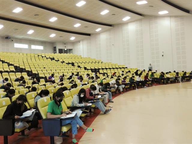 ศูนย์ภาษา คณะศิลปศาสตร์ จัดอบรมเพื่อยกระดับทักษะภาษาอังกฤษ ตามมาตรฐาน CEFR B1  English for Undergraduates (นิสิตรหัส 62) 17-18 ตุลาคม 2565