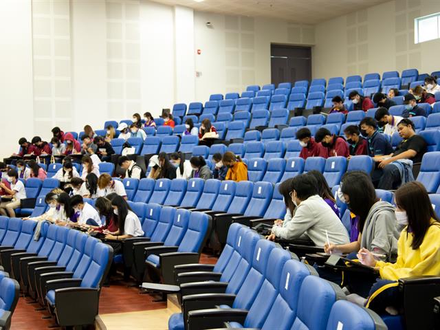 ศูนย์ภาษา คณะศิลปศาสตร์ จัดอบรมเพื่อยกระดับทักษะภาษาอังกฤษ ตามมาตรฐาน CEFR B1  English for Undergraduates (นิสิตรหัส 62) 17-18 ตุลาคม 2565
