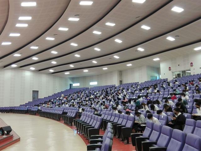 ศูนย์ภาษา คณะศิลปศาสตร์ จัดอบรมให้ความรู้ภาษาอังกฤษและจัดสอบวัดระดับทางภาษา สำหรับนิสิตคณะศิลปศาสตร์ สาขาวิชาภาษาอังกฤษ เพื่อสำเร็จการศึกษา UP-STEP C1
