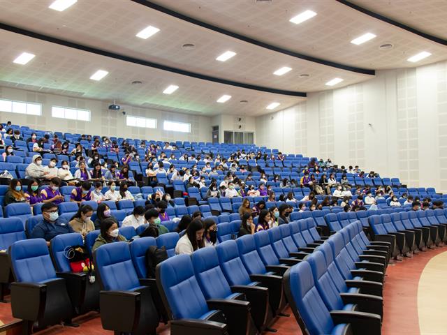 ศูนย์ภาษา คณะศิลปศาสตร์ จัดอบรมให้ความรู้ภาษาอังกฤษและจัดสอบวัดระดับทางภาษา สำหรับนิสิตคณะศิลปศาสตร์ สาขาวิชาภาษาอังกฤษ เพื่อสำเร็จการศึกษา UP-STEP C1