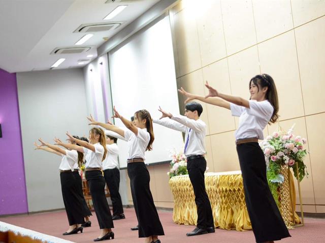 คณะเภสัชศาสตร์ มหาวิทยาลัยพะเยา ร่วมกับสโมสรนิสิตคณะเภสัชศาสตร์ ดำเนินการจัดกิจกรรม พิธีมอบเสื้อกาวน์ ประจำปีการศึกษา 2565 