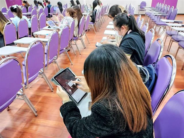 ภาพบรรยากาศการเรียนการสอนรายวิชา 176702 นวัตกรรมและเทคโนโลยีสารสนเทศทางการศึกษา สำหรับนิสิตระดับปริญญาโท หลักสูตรการศึกษามหาบัณฑิต สาขาวิชาการบริหารกา