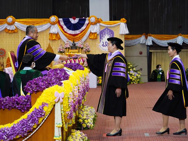 พิธีมอบปริญญาบัตรแก่ผู้สำเร็จการศึกษาจากมหาวิทยาลัยพะเยา ประจำปีการศึกษา 2564