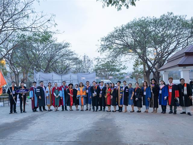 คณะกรรมการดำเนินงานพิธีมอบปริญญาบัตร คณะศิลปศาสตร์ ดำเนินการฝึกซ้อมบัณฑิต เพื่อเตรียมความพร้อมการเข้ารับมอบปริญญาบัตร ประจำปีการศึกษา ๒๕๖๔