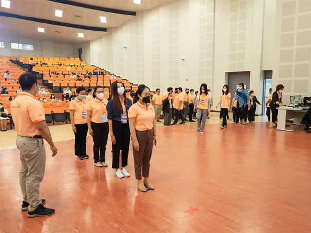 คณะกรรมการดำเนินงานพิธีมอบปริญญาบัตร คณะศิลปศาสตร์ ดำเนินการฝึกซ้อมบัณฑิต เพื่อเตรียมความพร้อมการเข้ารับมอบปริญญาบัตร ประจำปีการศึกษา ๒๕๖๔