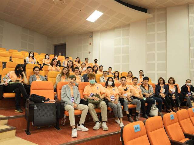 คณะกรรมการดำเนินงานพิธีมอบปริญญาบัตร คณะศิลปศาสตร์ ดำเนินการฝึกซ้อมบัณฑิต เพื่อเตรียมความพร้อมการเข้ารับมอบปริญญาบัตร ประจำปีการศึกษา ๒๕๖๔
