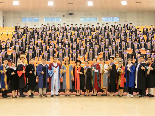 คณะกรรมการดำเนินงานพิธีมอบปริญญาบัตร คณะศิลปศาสตร์ ดำเนินการฝึกซ้อมบัณฑิต เพื่อเตรียมความพร้อมการเข้ารับมอบปริญญาบัตร ประจำปีการศึกษา ๒๕๖๔