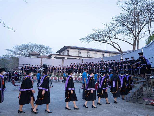 คณะกรรมการดำเนินงานพิธีมอบปริญญาบัตร คณะศิลปศาสตร์ ดำเนินการฝึกซ้อมบัณฑิต เพื่อเตรียมความพร้อมการเข้ารับมอบปริญญาบัตร ประจำปีการศึกษา ๒๕๖๔