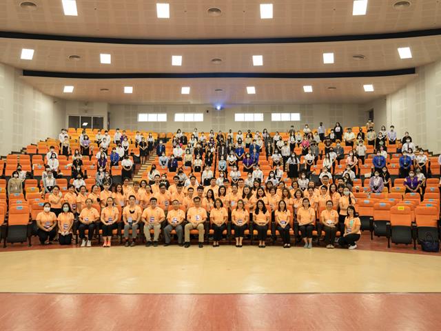 คณะกรรมการดำเนินงานพิธีมอบปริญญาบัตร คณะศิลปศาสตร์ ดำเนินการฝึกซ้อมบัณฑิต เพื่อเตรียมความพร้อมการเข้ารับมอบปริญญาบัตร ประจำปีการศึกษา ๒๕๖๔