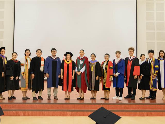 คณะกรรมการดำเนินงานพิธีมอบปริญญาบัตร คณะศิลปศาสตร์ ดำเนินการฝึกซ้อมบัณฑิต เพื่อเตรียมความพร้อมการเข้ารับมอบปริญญาบัตร ประจำปีการศึกษา ๒๕๖๔