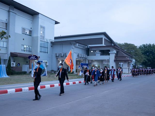 คณะกรรมการดำเนินงานพิธีมอบปริญญาบัตร คณะศิลปศาสตร์ ดำเนินการฝึกซ้อมบัณฑิต เพื่อเตรียมความพร้อมการเข้ารับมอบปริญญาบัตร ประจำปีการศึกษา ๒๕๖๔
