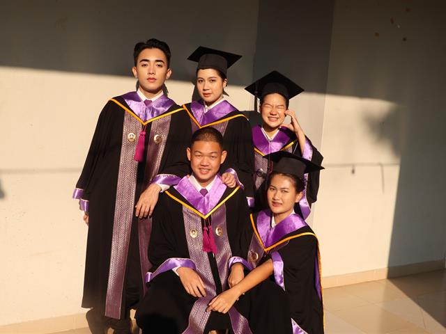 คณะรัฐศาสตร์และสังคมศาสตร์ 