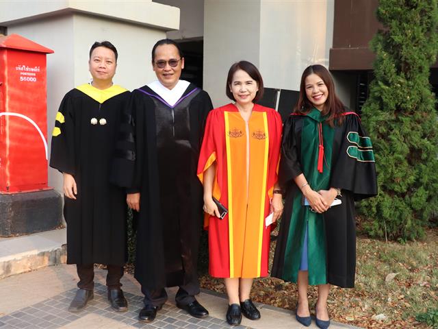 คณะรัฐศาสตร์และสังคมศาสตร์ 