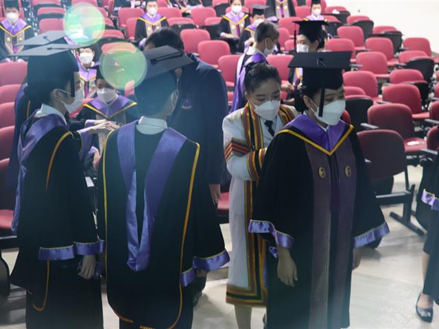 คณะรัฐศาสตร์และสังคมศาสตร์ 