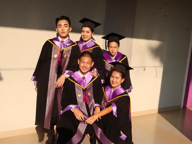 คณะรัฐศาสตร์และสังคมศาสตร์ 