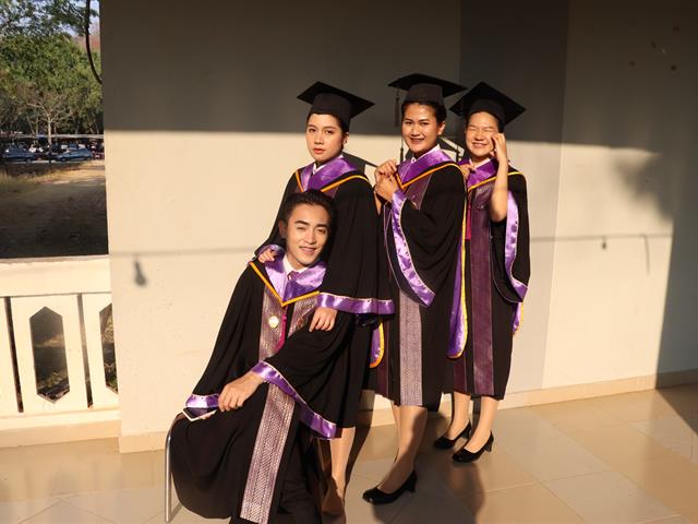 คณะรัฐศาสตร์และสังคมศาสตร์ 