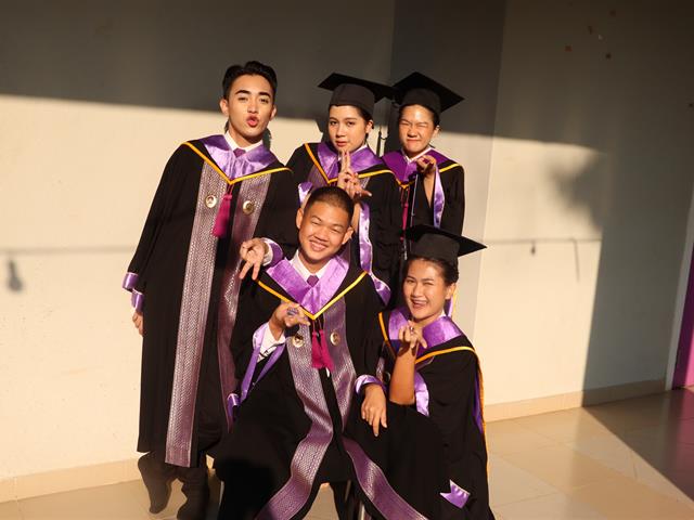 คณะรัฐศาสตร์และสังคมศาสตร์ 