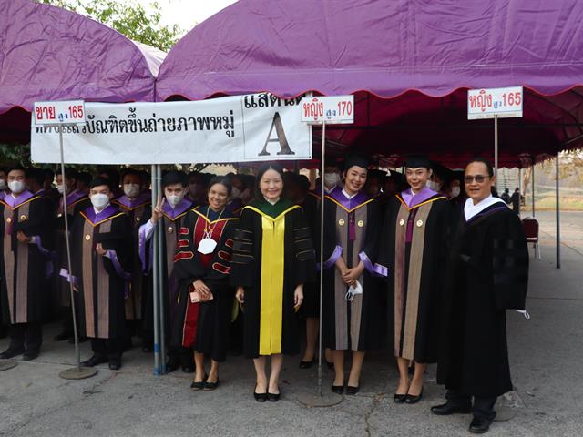คณะรัฐศาสตร์และสังคมศาสตร์ 