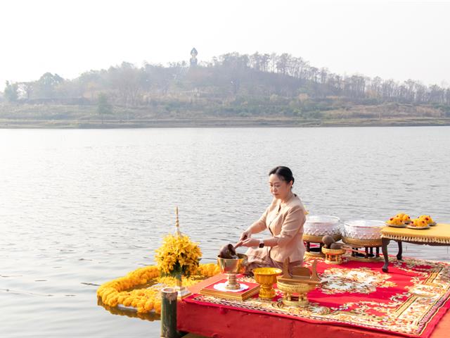 พิธีตักน้ำและเจริญพระพุทธมนต์น้ำสรงองค์พระธาตุจอมทอง เนื่องในประเพณีแห่ผ้าห่มพระธาตจอมทอง มหาวิทยาลัยพะเยา ประจำปี ๒๕๖๖