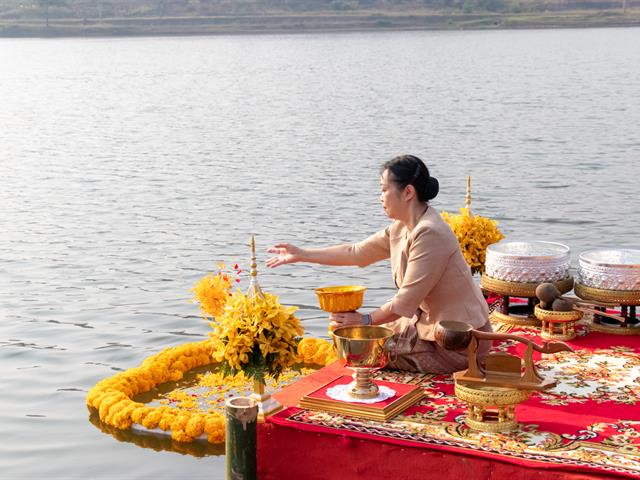 พิธีตักน้ำและเจริญพระพุทธมนต์น้ำสรงองค์พระธาตุจอมทอง เนื่องในประเพณีแห่ผ้าห่มพระธาตจอมทอง มหาวิทยาลัยพะเยา ประจำปี ๒๕๖๖