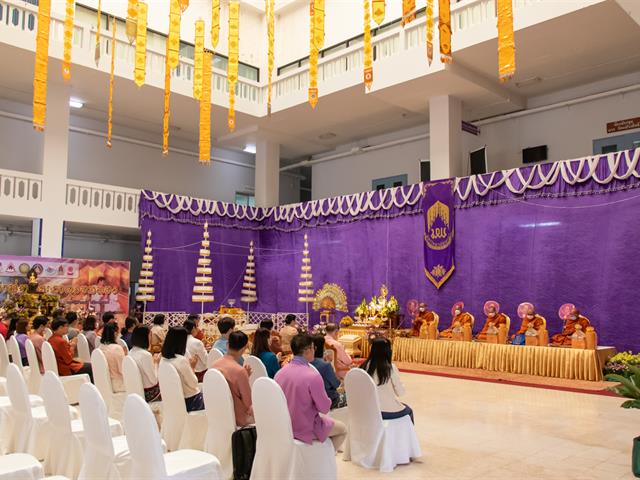 พิธีตักน้ำและเจริญพระพุทธมนต์น้ำสรงองค์พระธาตุจอมทอง เนื่องในประเพณีแห่ผ้าห่มพระธาตจอมทอง มหาวิทยาลัยพะเยา ประจำปี ๒๕๖๖