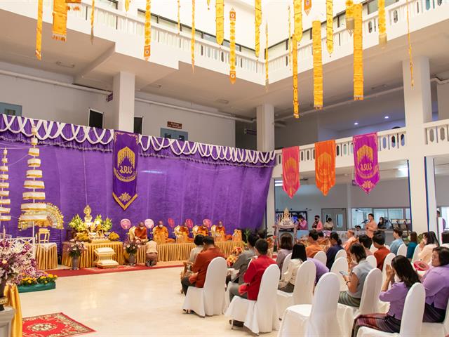 พิธีตักน้ำและเจริญพระพุทธมนต์น้ำสรงองค์พระธาตุจอมทอง เนื่องในประเพณีแห่ผ้าห่มพระธาตจอมทอง มหาวิทยาลัยพะเยา ประจำปี ๒๕๖๖