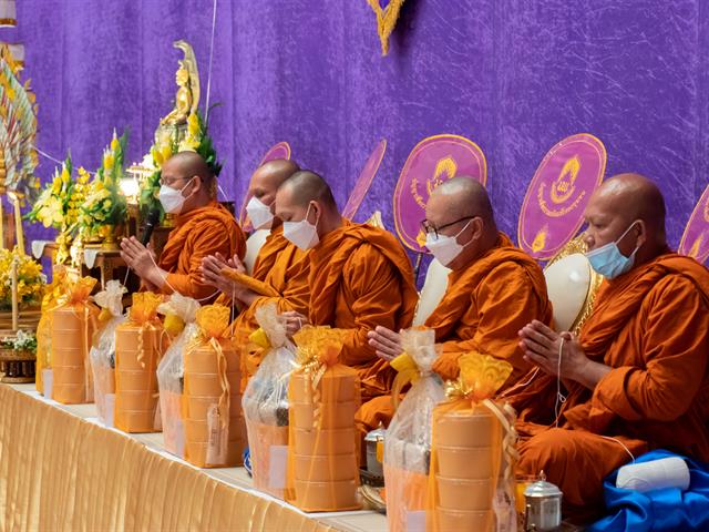 พิธีตักน้ำและเจริญพระพุทธมนต์น้ำสรงองค์พระธาตุจอมทอง เนื่องในประเพณีแห่ผ้าห่มพระธาตจอมทอง มหาวิทยาลัยพะเยา ประจำปี ๒๕๖๖