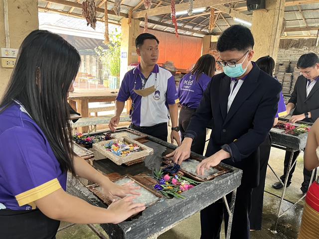 นิสิตหลักสูตรการศึกษามหาบัณฑิต สาขาวิชาการบริหารการศึกษา เข้าศึกษาดูงานแหล่งการเรียนรู้เศรษฐกิจพอเพียง ณ ศูนย์การท่องเที่ยวชุมชนปางห้าโฮมสเตย์ตำบลเกาะช้าง จังหวัดเชียงราย