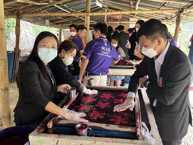 นิสิตหลักสูตรการศึกษามหาบัณฑิต สาขาวิชาการบริหารการศึกษา เข้าศึกษาดูงานแหล่งการเรียนรู้เศรษฐกิจพอเพียง ณ ศูนย์การท่องเที่ยวชุมชนปางห้าโฮมสเตย์ตำบลเกาะช้าง จังหวัดเชียงราย
