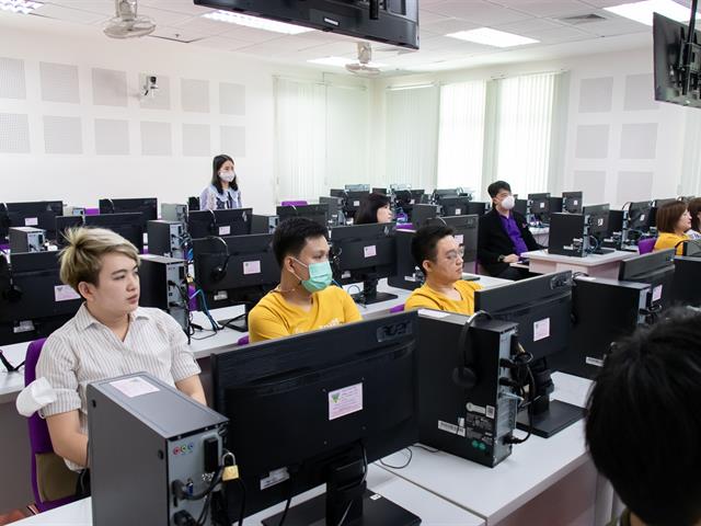 รองคณบดีฝ่ายกิจการพิเศษ คณะศิลปศาสตร์ เป็นวิทยากร อบรมการพัฒนาภาษาอังกฤษสำหรับบุคลากรกองบริการการศึกษา