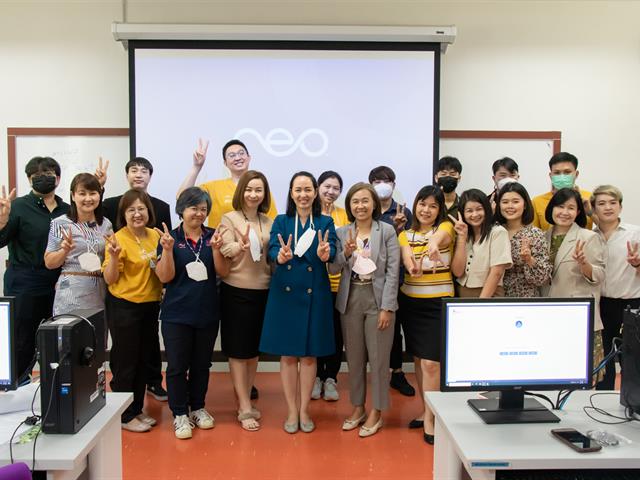 รองคณบดีฝ่ายกิจการพิเศษ คณะศิลปศาสตร์ เป็นวิทยากร อบรมการพัฒนาภาษาอังกฤษสำหรับบุคลากรกองบริการการศึกษา