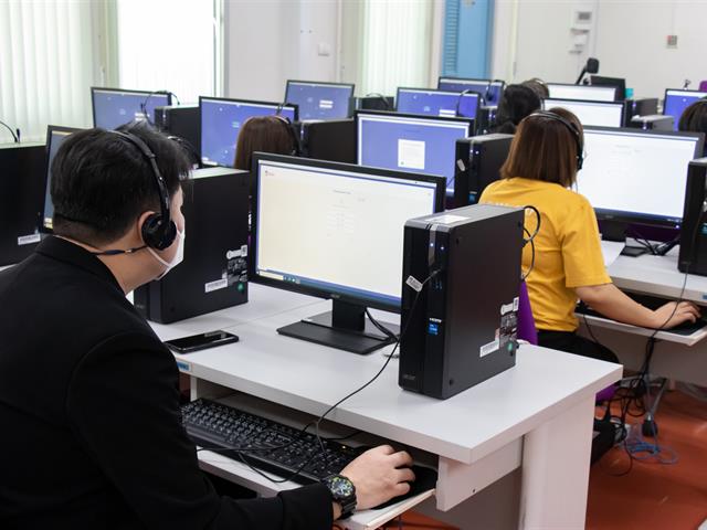 รองคณบดีฝ่ายกิจการพิเศษ คณะศิลปศาสตร์ เป็นวิทยากร อบรมการพัฒนาภาษาอังกฤษสำหรับบุคลากรกองบริการการศึกษา