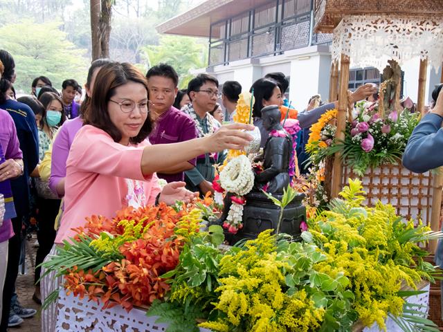 คณะศิลปศาสตร์เข้าร่วมพิธีสระเกล้าดำหัวอธิการบดีและผู้อาวุโส เนื่องในเทศกาลสงกรานต์ มหาวิทยาลัยพะเยา ประจำปี ๒๕๖๖