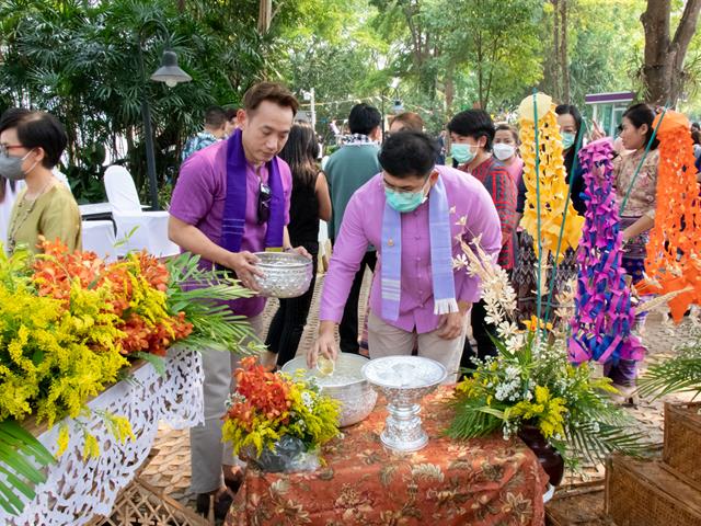 คณะศิลปศาสตร์เข้าร่วมพิธีสระเกล้าดำหัวอธิการบดีและผู้อาวุโส เนื่องในเทศกาลสงกรานต์ มหาวิทยาลัยพะเยา ประจำปี ๒๕๖๖