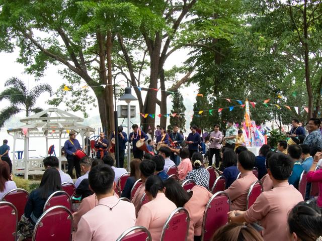 คณะศิลปศาสตร์เข้าร่วมพิธีสระเกล้าดำหัวอธิการบดีและผู้อาวุโส เนื่องในเทศกาลสงกรานต์ มหาวิทยาลัยพะเยา ประจำปี ๒๕๖๖