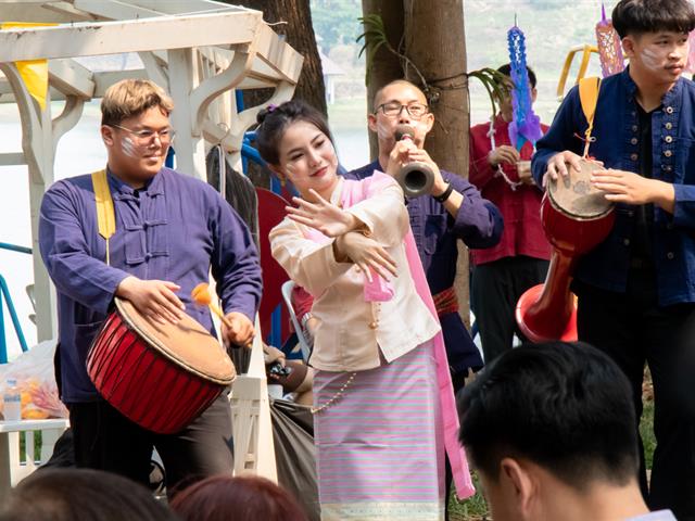 คณะศิลปศาสตร์เข้าร่วมพิธีสระเกล้าดำหัวอธิการบดีและผู้อาวุโส เนื่องในเทศกาลสงกรานต์ มหาวิทยาลัยพะเยา ประจำปี ๒๕๖๖