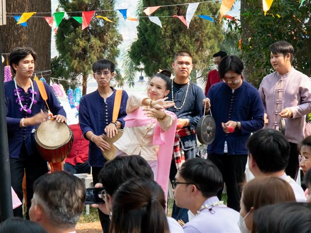 คณะศิลปศาสตร์เข้าร่วมพิธีสระเกล้าดำหัวอธิการบดีและผู้อาวุโส เนื่องในเทศกาลสงกรานต์ มหาวิทยาลัยพะเยา ประจำปี ๒๕๖๖