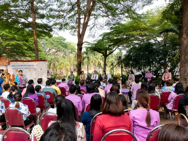 คณะศิลปศาสตร์เข้าร่วมพิธีสระเกล้าดำหัวอธิการบดีและผู้อาวุโส เนื่องในเทศกาลสงกรานต์ มหาวิทยาลัยพะเยา ประจำปี ๒๕๖๖