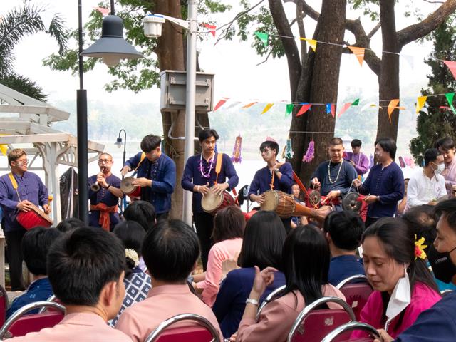 คณะศิลปศาสตร์เข้าร่วมพิธีสระเกล้าดำหัวอธิการบดีและผู้อาวุโส เนื่องในเทศกาลสงกรานต์ มหาวิทยาลัยพะเยา ประจำปี ๒๕๖๖