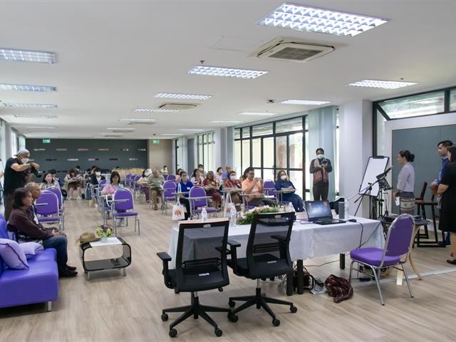 ศูนย์ภาษา คณะศิลปศาสตร์ จัดโครงการหลักสูตรระยะสั้น ประกาศนียบัตรศิลปะการประพันธ์กวีนิพนธ์และเพลงเพื่ออาชีพ