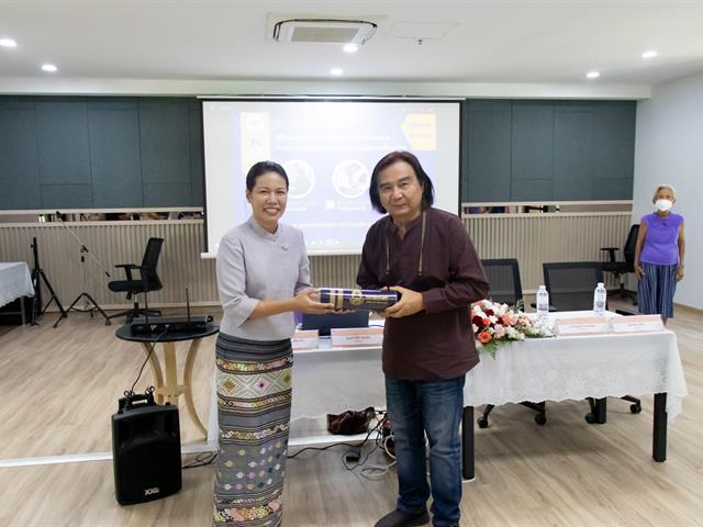 ศูนย์ภาษา คณะศิลปศาสตร์ จัดโครงการหลักสูตรระยะสั้น ประกาศนียบัตรศิลปะการประพันธ์กวีนิพนธ์และเพลงเพื่ออาชีพ