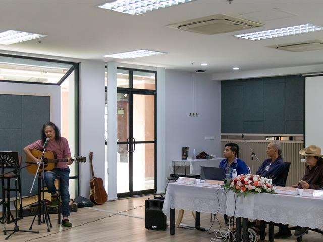 ศูนย์ภาษา คณะศิลปศาสตร์ จัดโครงการหลักสูตรระยะสั้น ประกาศนียบัตรศิลปะการประพันธ์กวีนิพนธ์และเพลงเพื่ออาชีพ