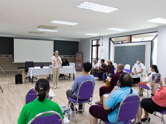 ศูนย์ภาษา คณะศิลปศาสตร์ จัดโครงการหลักสูตรระยะสั้น ประกาศนียบัตรศิลปะการประพันธ์กวีนิพนธ์และเพลงเพื่ออาชีพ