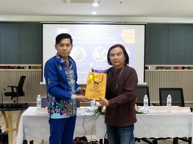 ศูนย์ภาษา คณะศิลปศาสตร์ จัดโครงการหลักสูตรระยะสั้น ประกาศนียบัตรศิลปะการประพันธ์กวีนิพนธ์และเพลงเพื่ออาชีพ