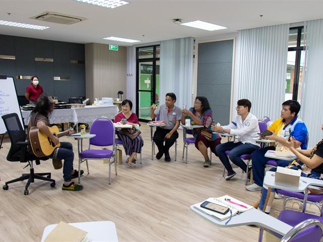 ศูนย์ภาษา คณะศิลปศาสตร์ จัดโครงการหลักสูตรระยะสั้น ประกาศนียบัตรศิลปะการประพันธ์กวีนิพนธ์และเพลงเพื่ออาชีพ