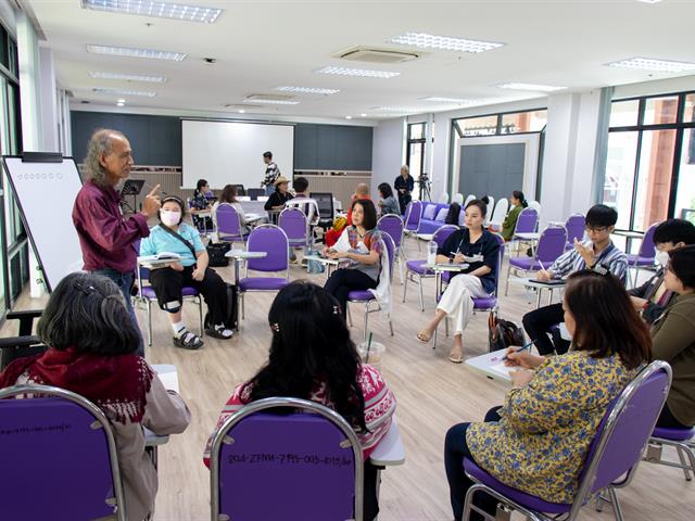 ศูนย์ภาษา คณะศิลปศาสตร์ จัดโครงการหลักสูตรระยะสั้น ประกาศนียบัตรศิลปะการประพันธ์กวีนิพนธ์และเพลงเพื่ออาชีพ