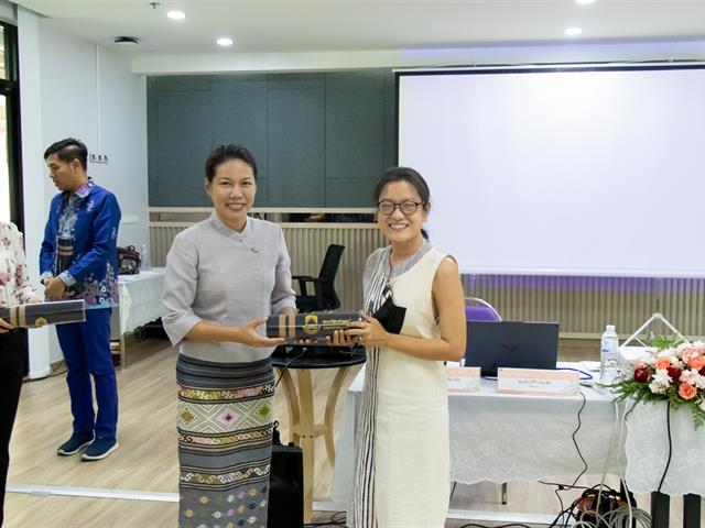 ศูนย์ภาษา คณะศิลปศาสตร์ จัดโครงการหลักสูตรระยะสั้น ประกาศนียบัตรศิลปะการประพันธ์กวีนิพนธ์และเพลงเพื่ออาชีพ