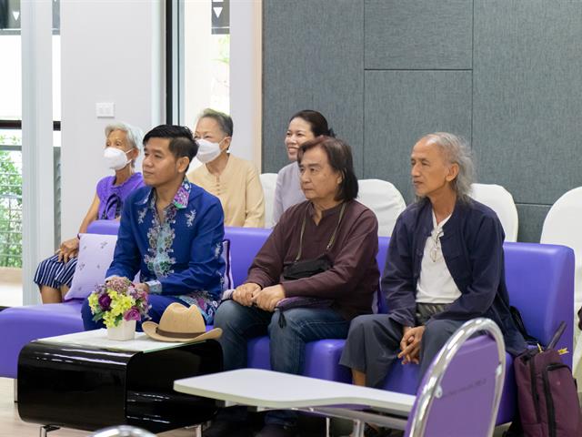 ศูนย์ภาษา คณะศิลปศาสตร์ จัดโครงการหลักสูตรระยะสั้น ประกาศนียบัตรศิลปะการประพันธ์กวีนิพนธ์และเพลงเพื่ออาชีพ