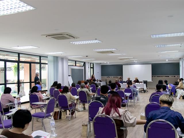 ศูนย์ภาษา คณะศิลปศาสตร์ จัดโครงการหลักสูตรระยะสั้น ประกาศนียบัตรศิลปะการประพันธ์กวีนิพนธ์และเพลงเพื่ออาชีพ