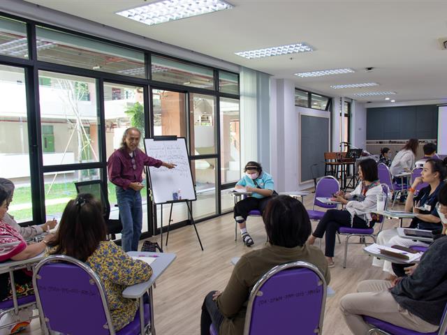ศูนย์ภาษา คณะศิลปศาสตร์ จัดโครงการหลักสูตรระยะสั้น ประกาศนียบัตรศิลปะการประพันธ์กวีนิพนธ์และเพลงเพื่ออาชีพ